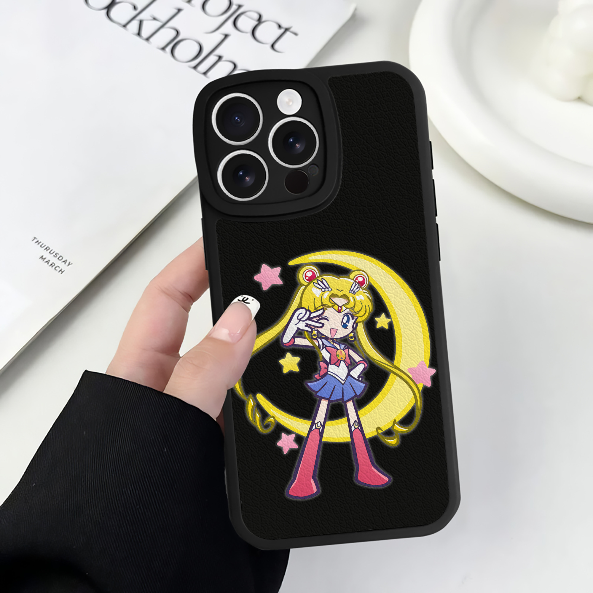 （画像用） 美少女戦士セーラームーン 月野 うさぎ つきの うさぎ Sailor Moon Tsukino Usagi 【iPhone 16シリーズ対応】シリコンスマホケース（レザー調） 材質：シリコン